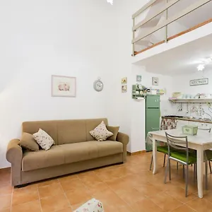 https://little-house-inside-capos-market.sicilyhotelsitaly.net