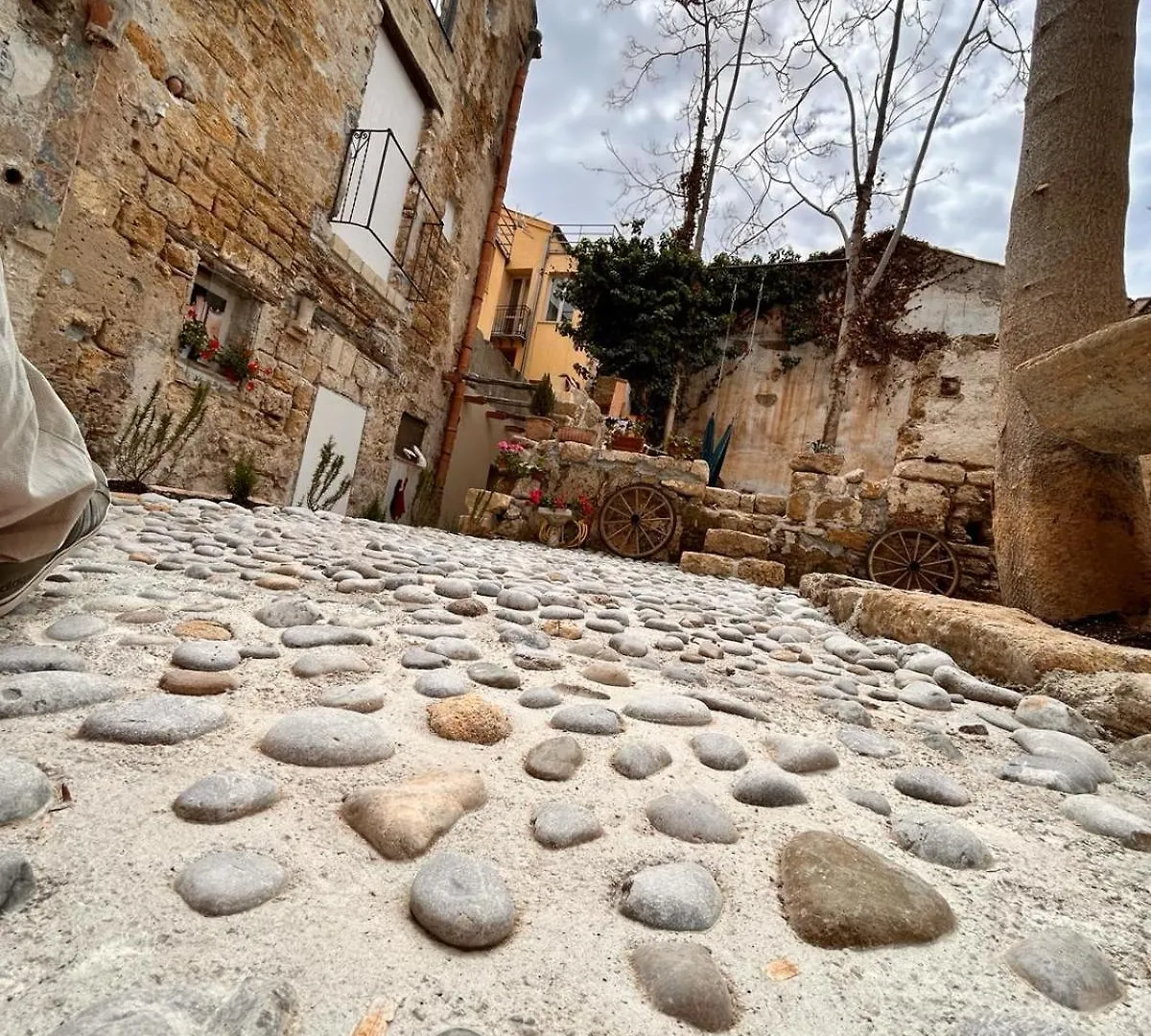 Khalisah Panzió Palermo